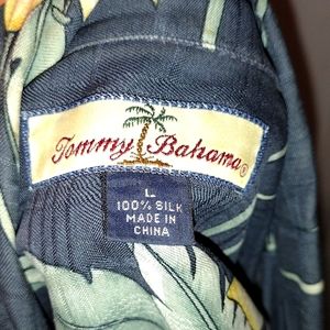 Tommy Bahama. Large. 100% Silk.